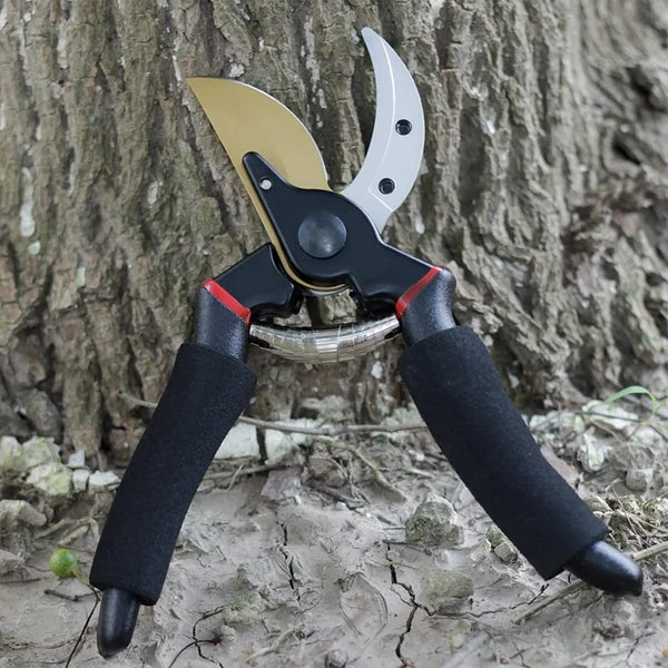 GardenCutter Pro™ Die ultimative Gartenschere für müheloses Schneiden